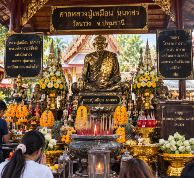 ศาลหลวงปู่เหมือน นนทสร วัดนาวง ปทุมธานี ไหว้ขอพรพระเกจิดังแห่งเมืองปทุม